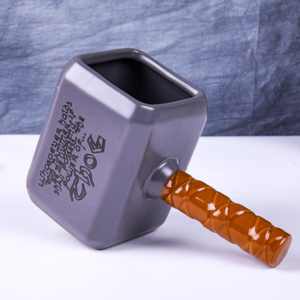 Caneca Mjölnir Thor de Cerâmica